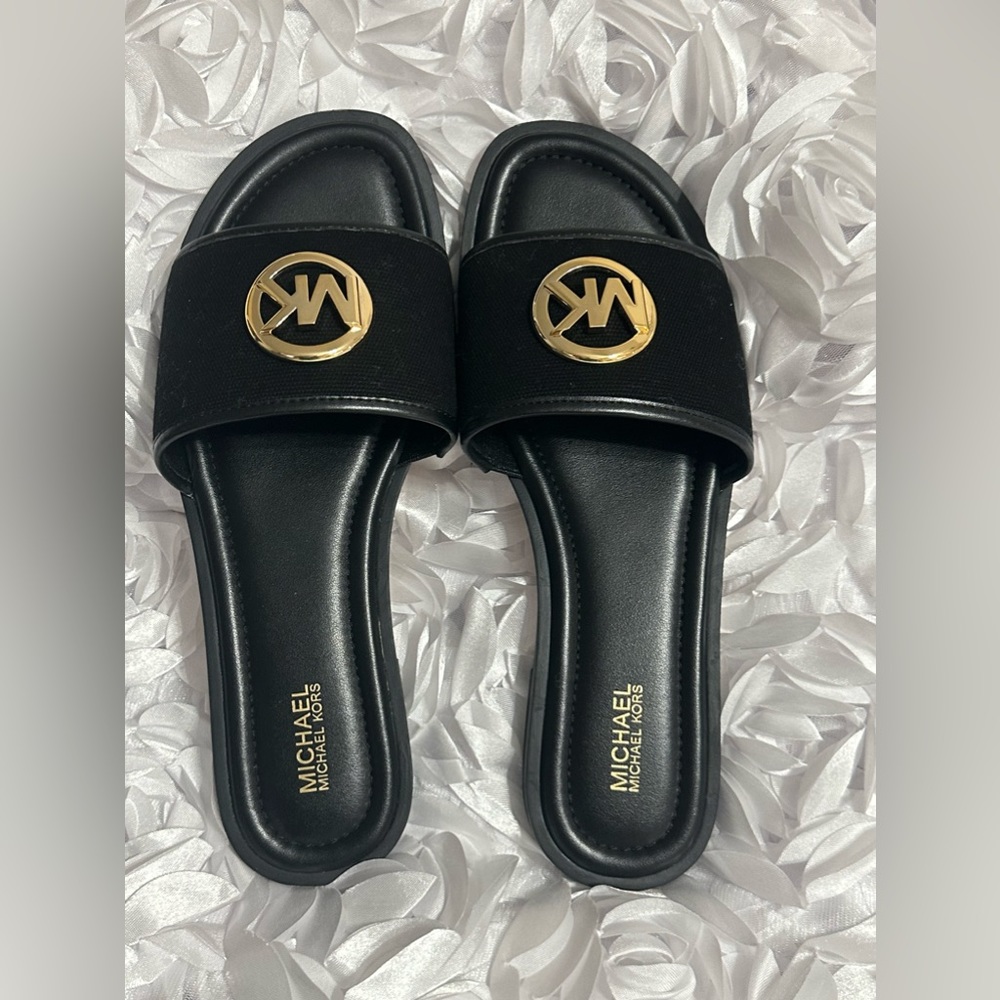Michael kors Brynn Slides, slide, sandals. black with gold accent size 8
